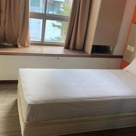Отель Reddoorz Premium @ Balestier Сингапур Экстерьер фото