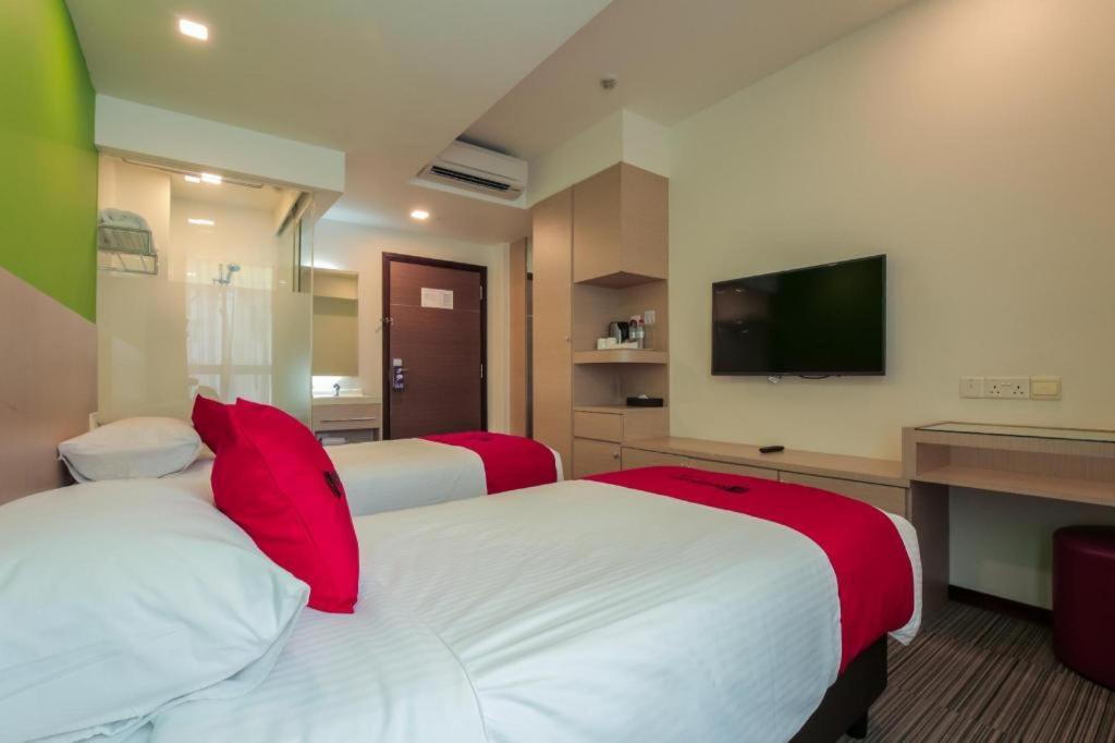 Отель Reddoorz Premium @ Balestier Сингапур Экстерьер фото