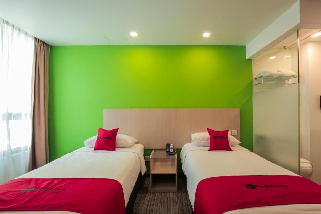 Отель Reddoorz Premium @ Balestier Сингапур Экстерьер фото