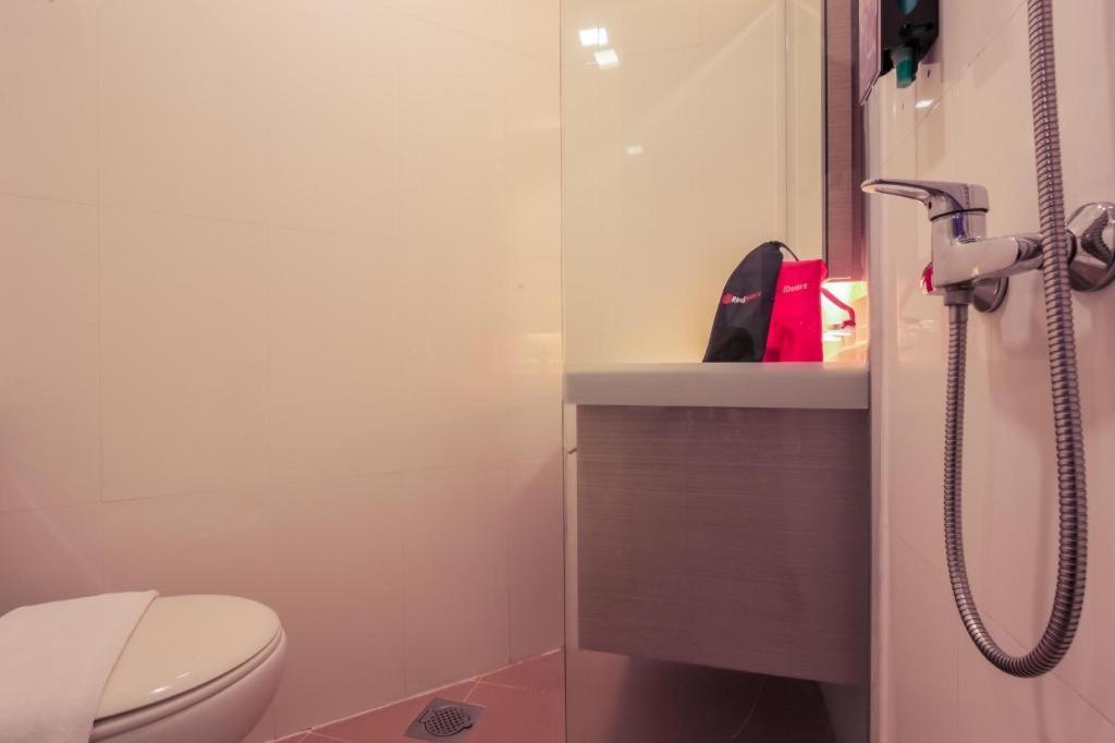 Отель Reddoorz Premium @ Balestier Сингапур Экстерьер фото