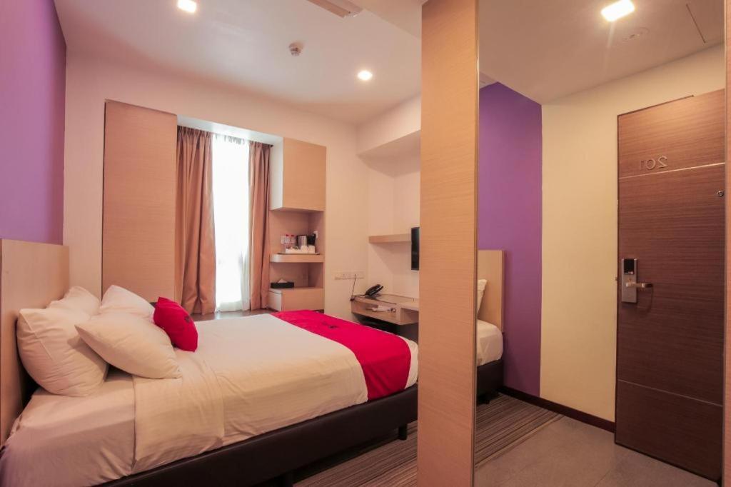 Отель Reddoorz Premium @ Balestier Сингапур Экстерьер фото