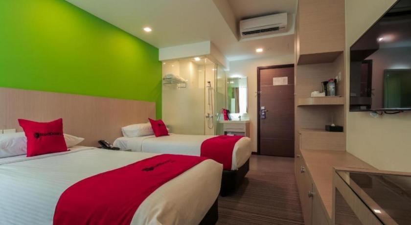 Отель Reddoorz Premium @ Balestier Сингапур Экстерьер фото