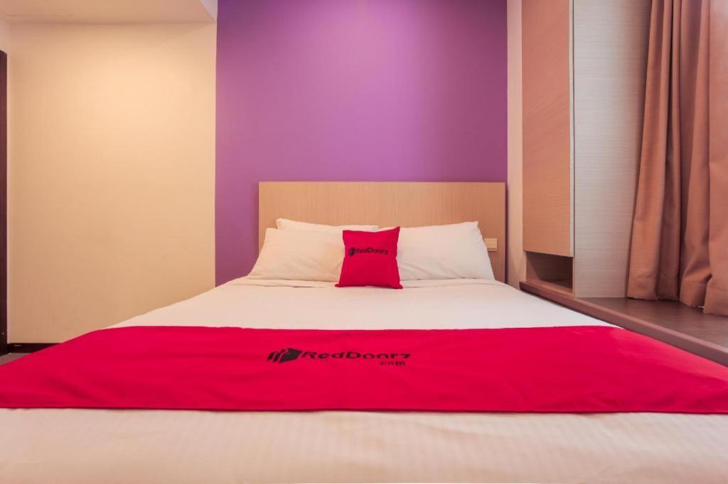 Отель Reddoorz Premium @ Balestier Сингапур Экстерьер фото