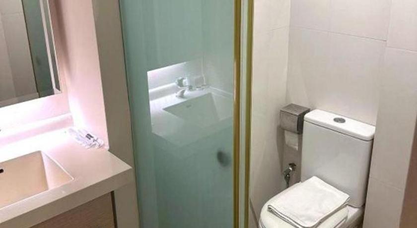 Отель Reddoorz Premium @ Balestier Сингапур Экстерьер фото
