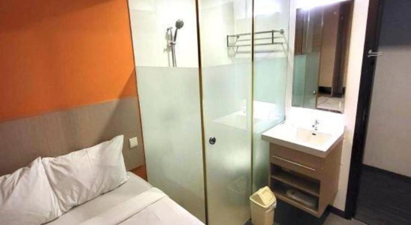 Отель Reddoorz Premium @ Balestier Сингапур Экстерьер фото
