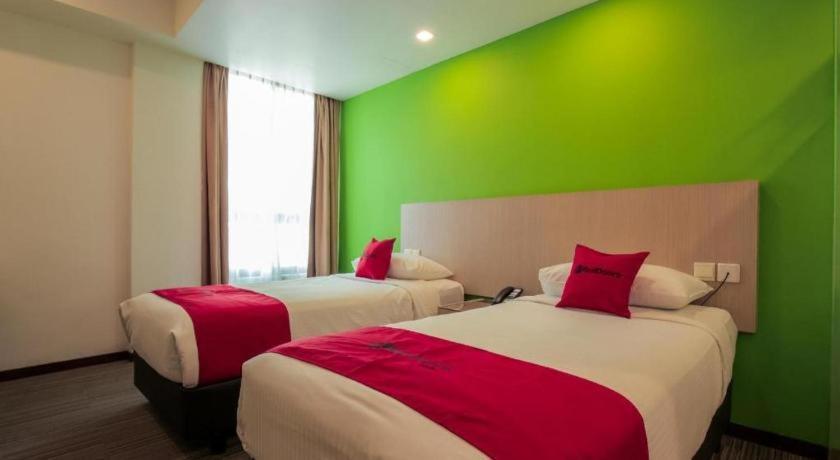 Отель Reddoorz Premium @ Balestier Сингапур Экстерьер фото