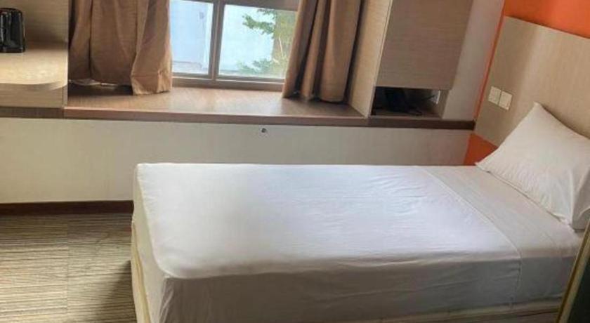 Отель Reddoorz Premium @ Balestier Сингапур Экстерьер фото