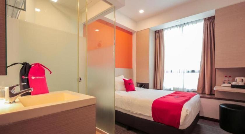 Отель Reddoorz Premium @ Balestier Сингапур Экстерьер фото