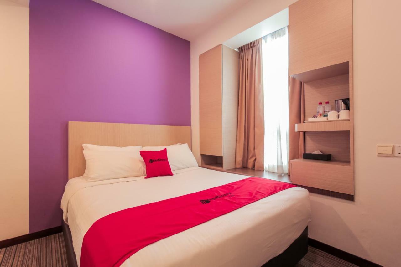 Отель Reddoorz Premium @ Balestier Сингапур Экстерьер фото